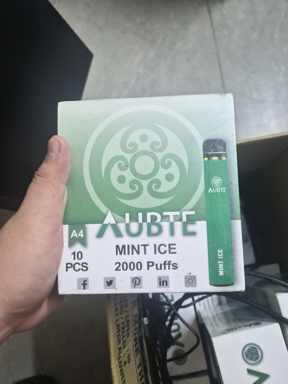 出电子烟蛋，一盒里面有十个，2000口抽，1…-manila58.com