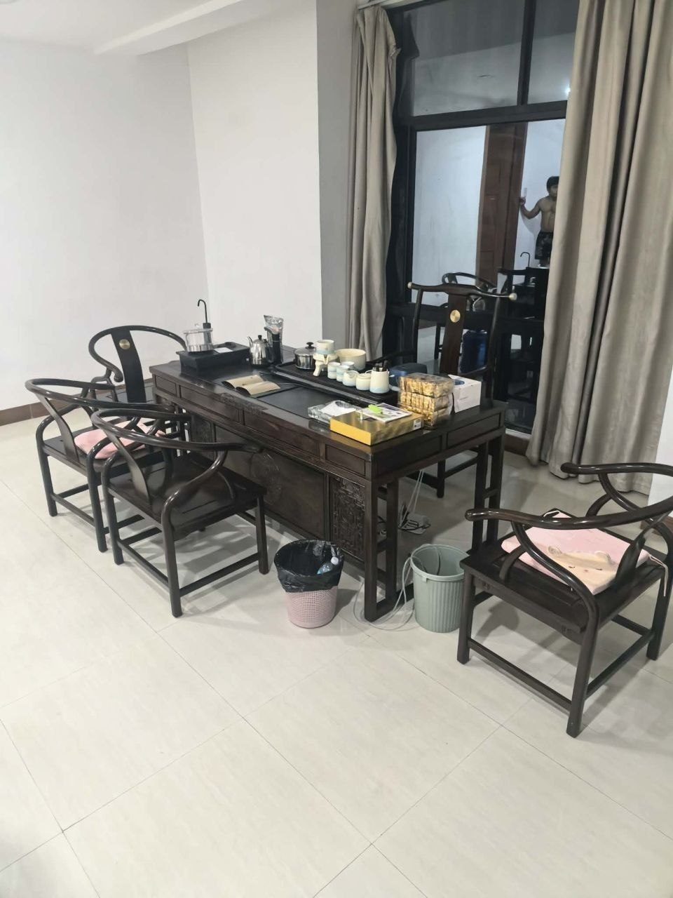 真皮沙发加高档茶几，头枕可调节有点猫抓边角，…-manila58.com