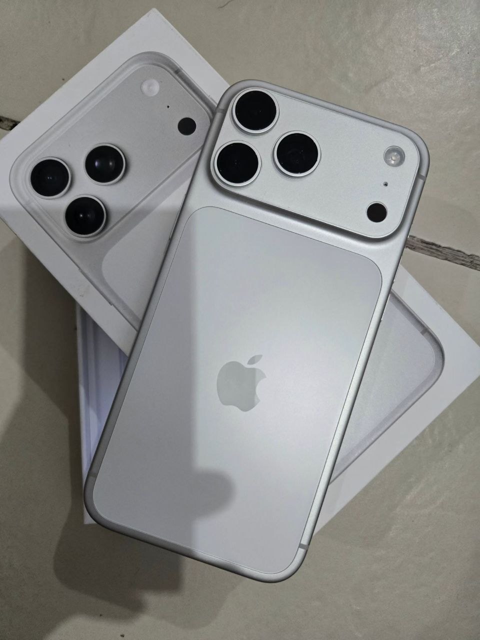 图片[1]-​大内存精品苹果 ​17pm/1TB 港版白…-闲置二手物品信息发布-manila58.com