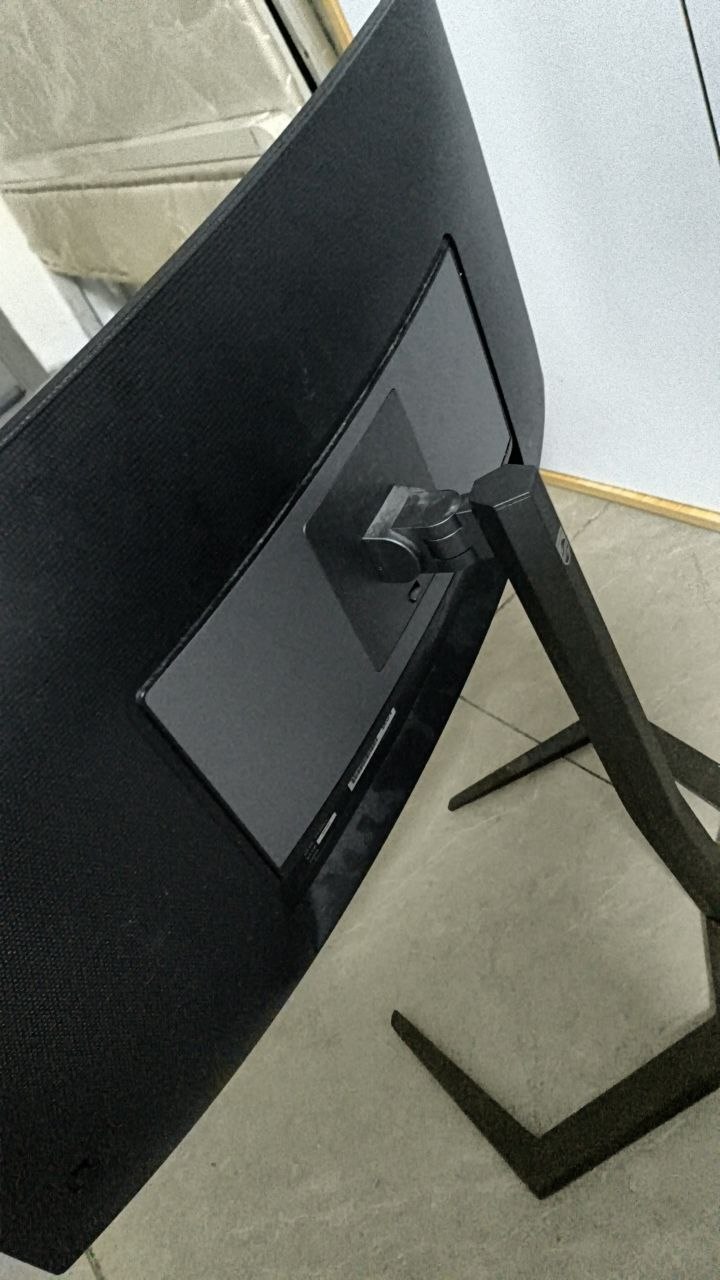 出费率铺34寸，4k 144hz 显示器。-manila58.com