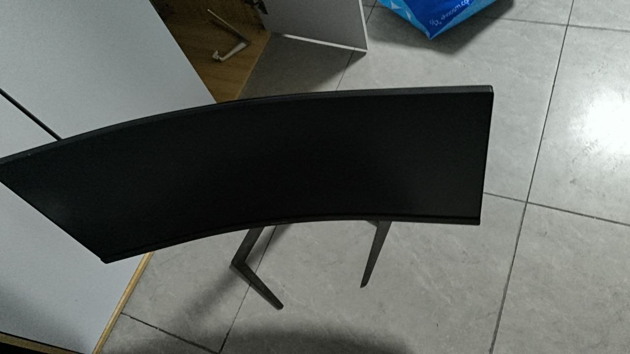 出费率铺34寸，4k 144hz 显示器。-manila58.com