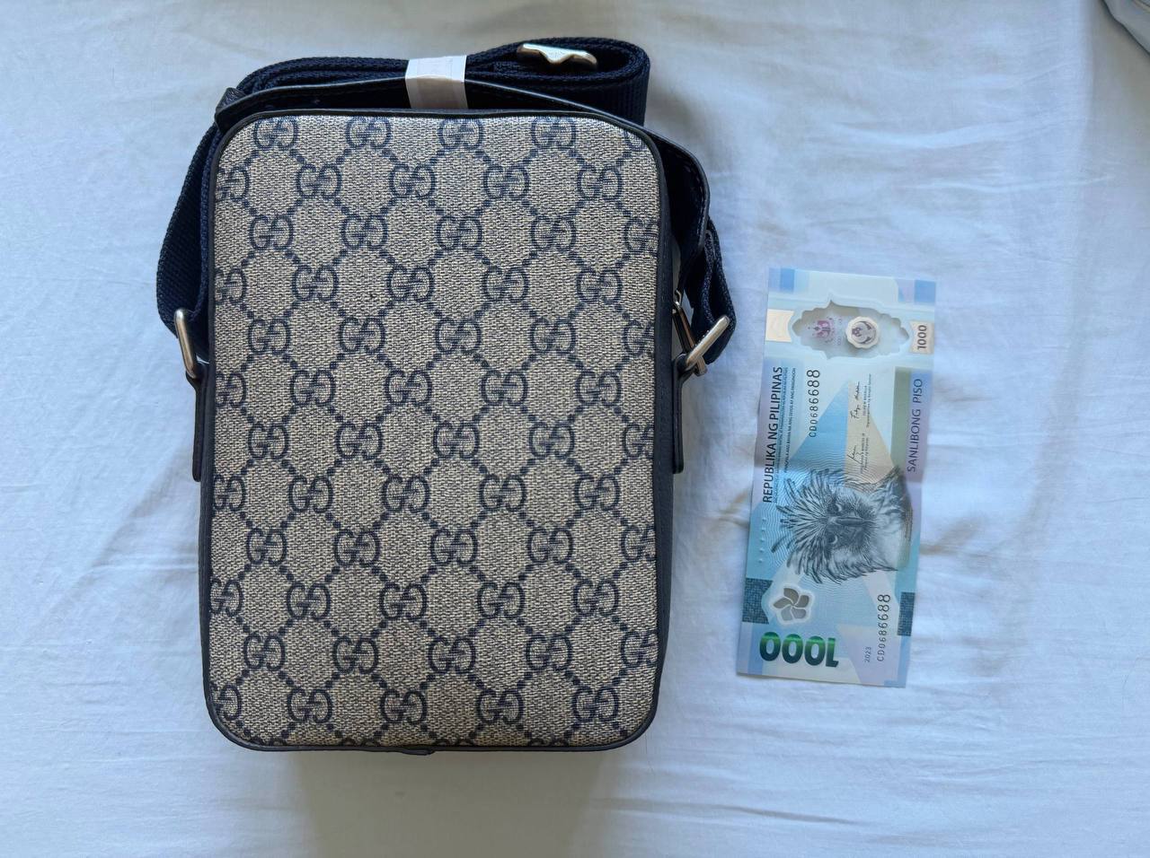 便携折叠式键盘 1000P 蓝牙连接 只用过…-manila58.com