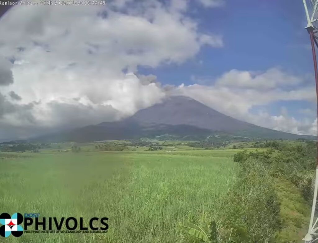 菲律宾Kanlaon火山发生中度爆炸性喷发-manila58.com