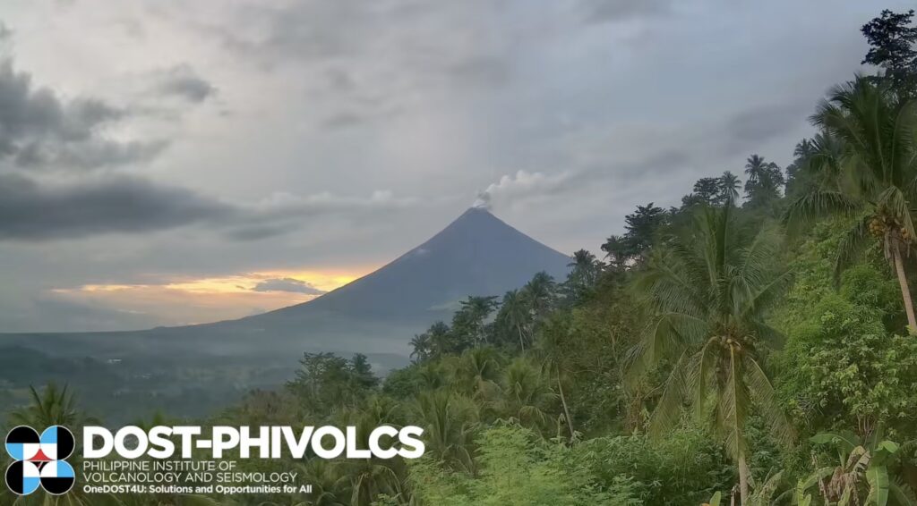 马荣火山喷发火山灰或将降落