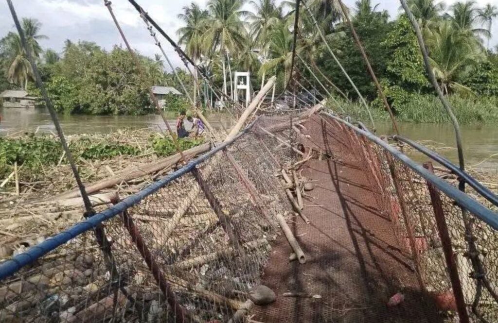 菲律宾马京达瑙南部悬索桥因洪水坍塌-manila58.com