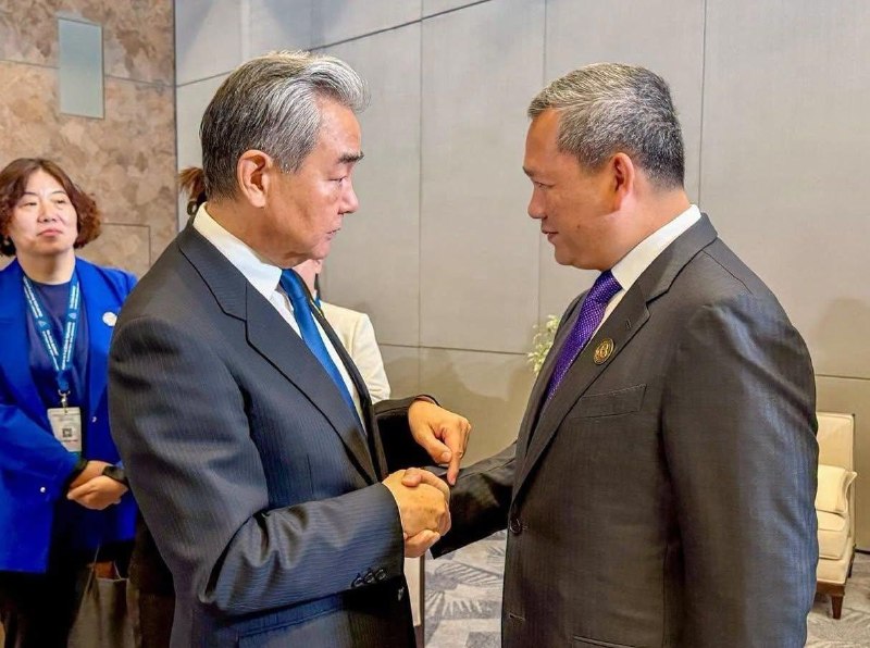 #柬埔寨 洪玛奈与中国外长王毅交换意…-manila58.com