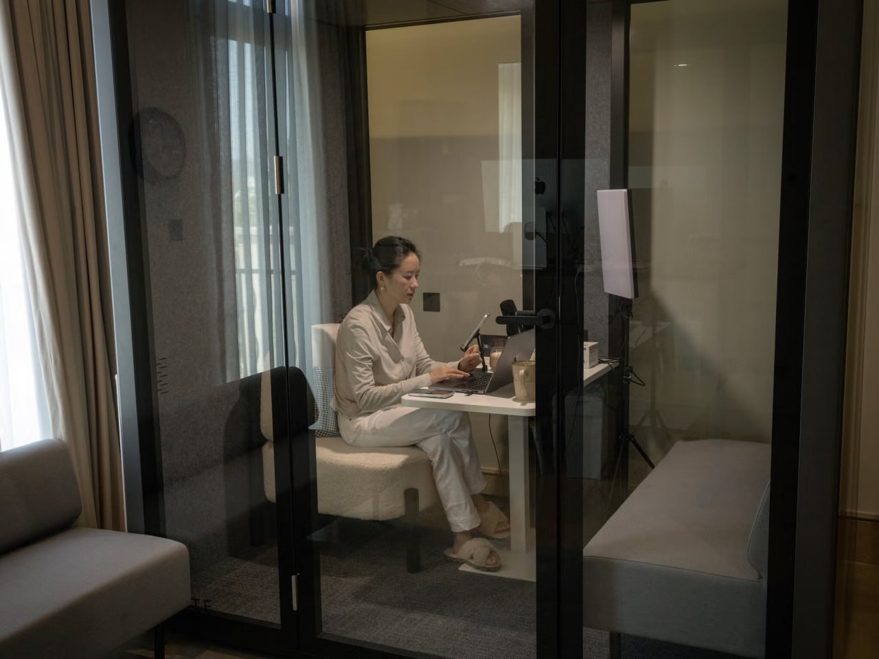 纽约时报的记者，最近去了趟币安创始人 CZ 位于阿布扎比的家-manila58.com