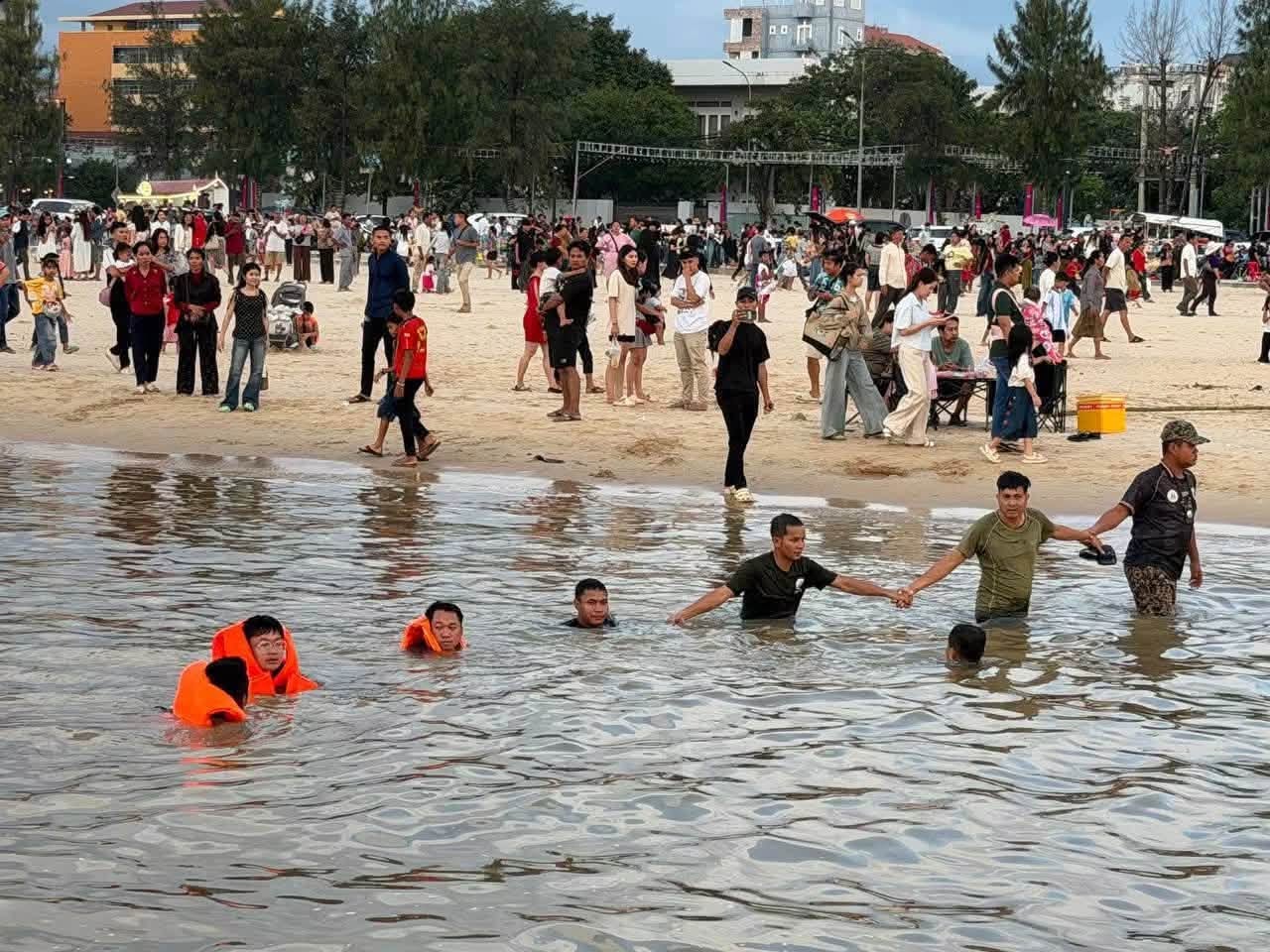 海浪太大！贡布5名儿童下海玩水，7岁男童不幸溺亡-manila58.com