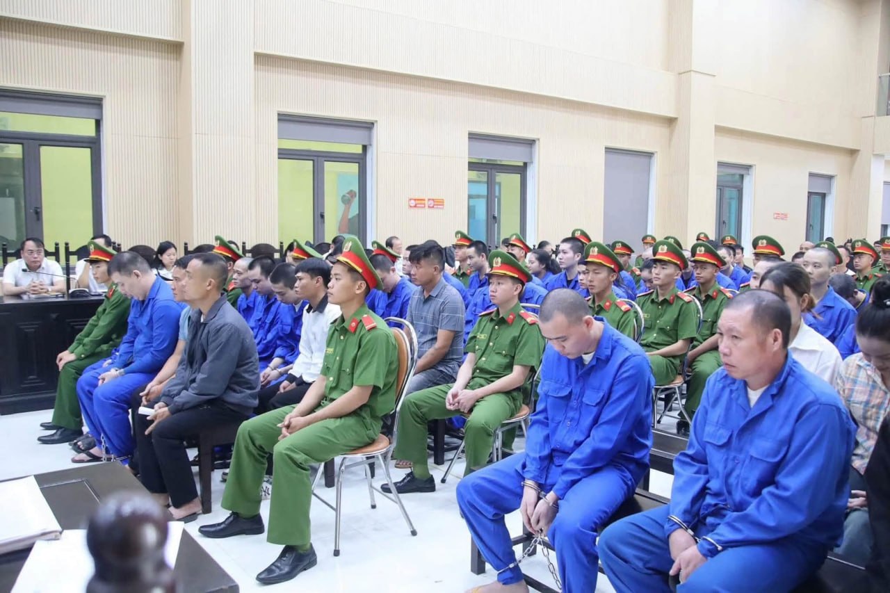 #越南新闻 越南奠边省：将跨国诈骗团伙60名被告押上法庭受审-manila58.com