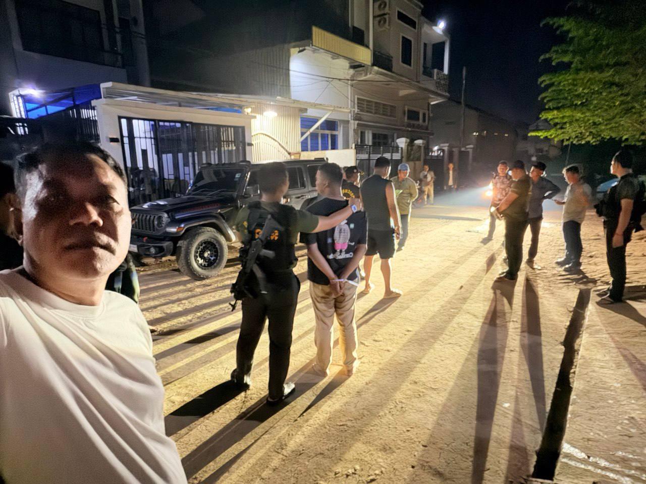 昨晚波贝少年古惑仔当街作乱！竟然还扔了手榴弹！-manila58.com