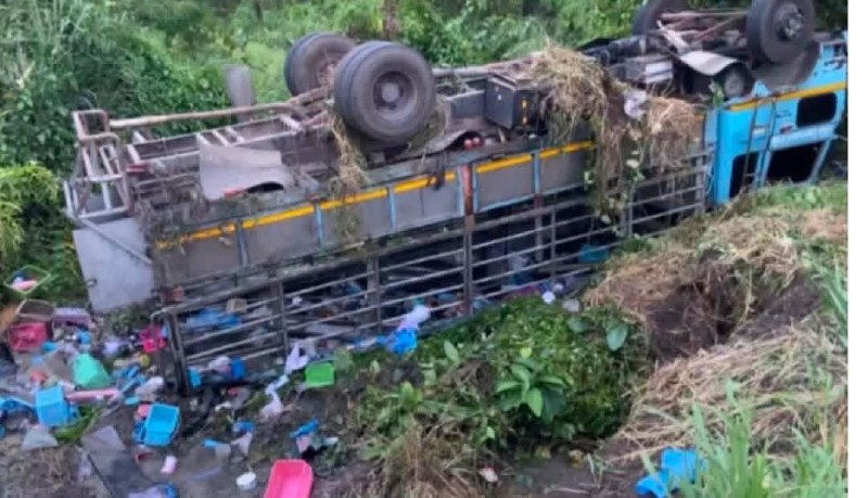🇹🇭泰国春武里府接送缅甸劳工车辆翻车，近60人受伤-manila58.com