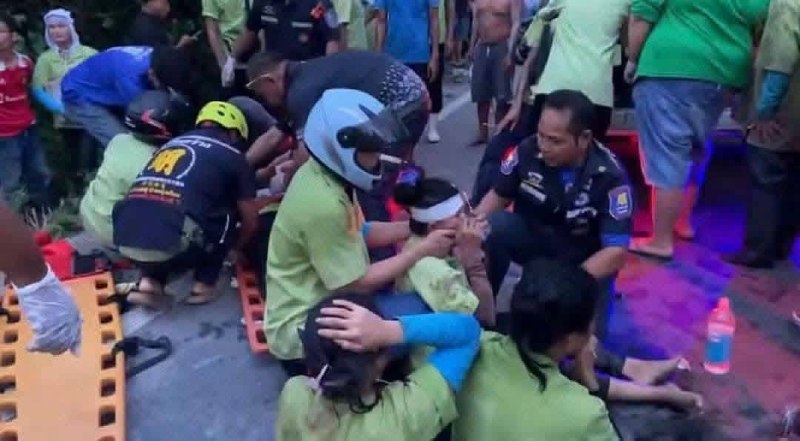 🇹🇭泰国春武里府接送缅甸劳工车辆翻车，近60人受伤-manila58.com