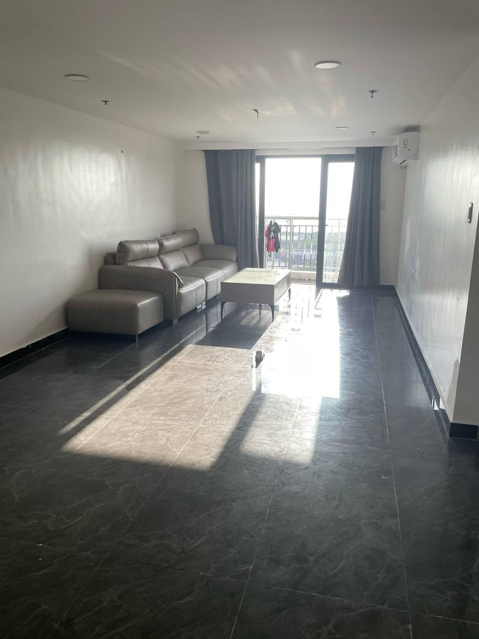 #城景花园 大三房一厅带阳台出租-manila58.com