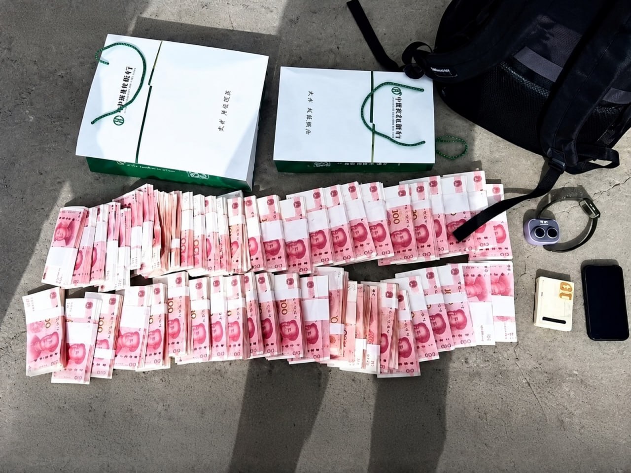 #国内新闻 甘肃男子深陷虚假投资骗局 两次取现51万元 警方-manila58.com