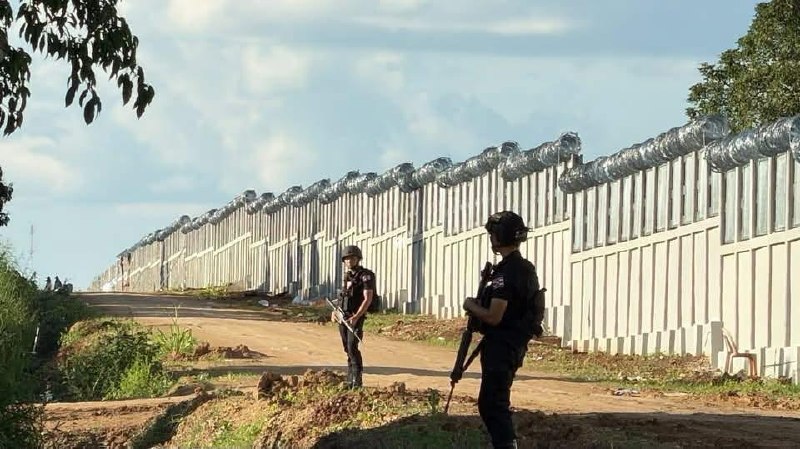 泰国军方消息显示，泰国尖竹汶府与柬埔寨接壤地区的边境隔离墙工-manila58.com