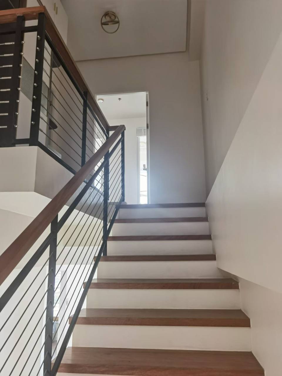 #Oak Habor 楼中楼大三房三卫浴，带一独立保姆房和卫-manila58.com
