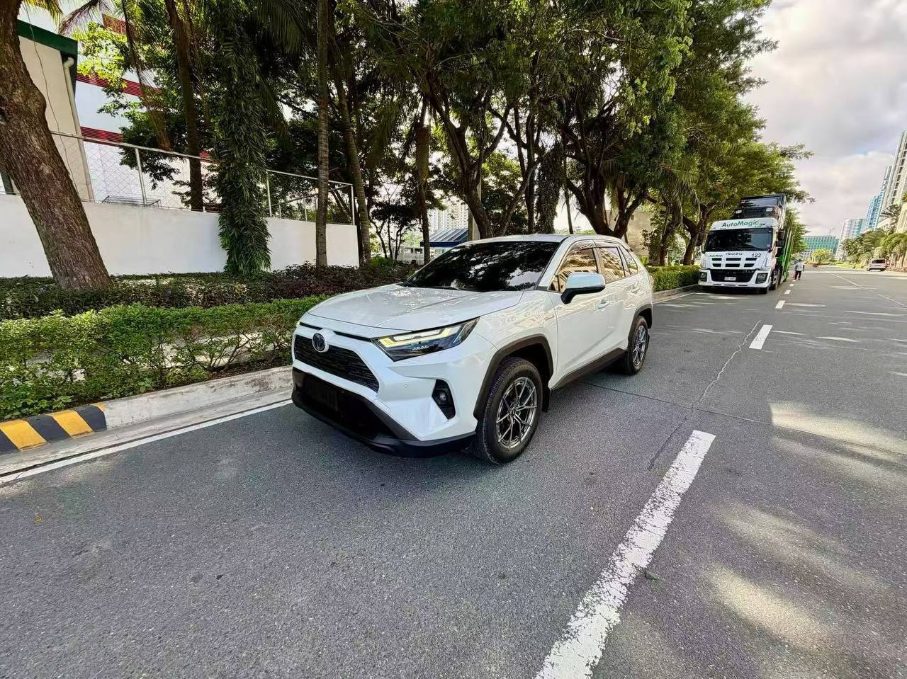 2022年，丰田RAV4 油电混合 一手车5w公里 车况好-manila58.com