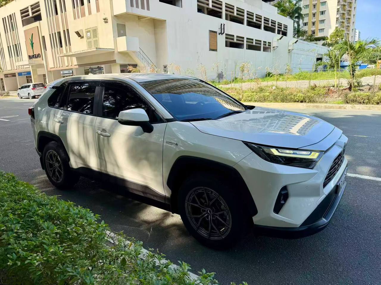 2022年，丰田RAV4 油电混合 一手车5w公里 车况好-manila58.com