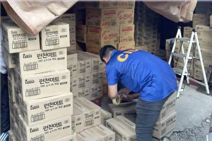 #突袭仓库 菲律宾执法部门出手查处未注册食品！-manila58.com