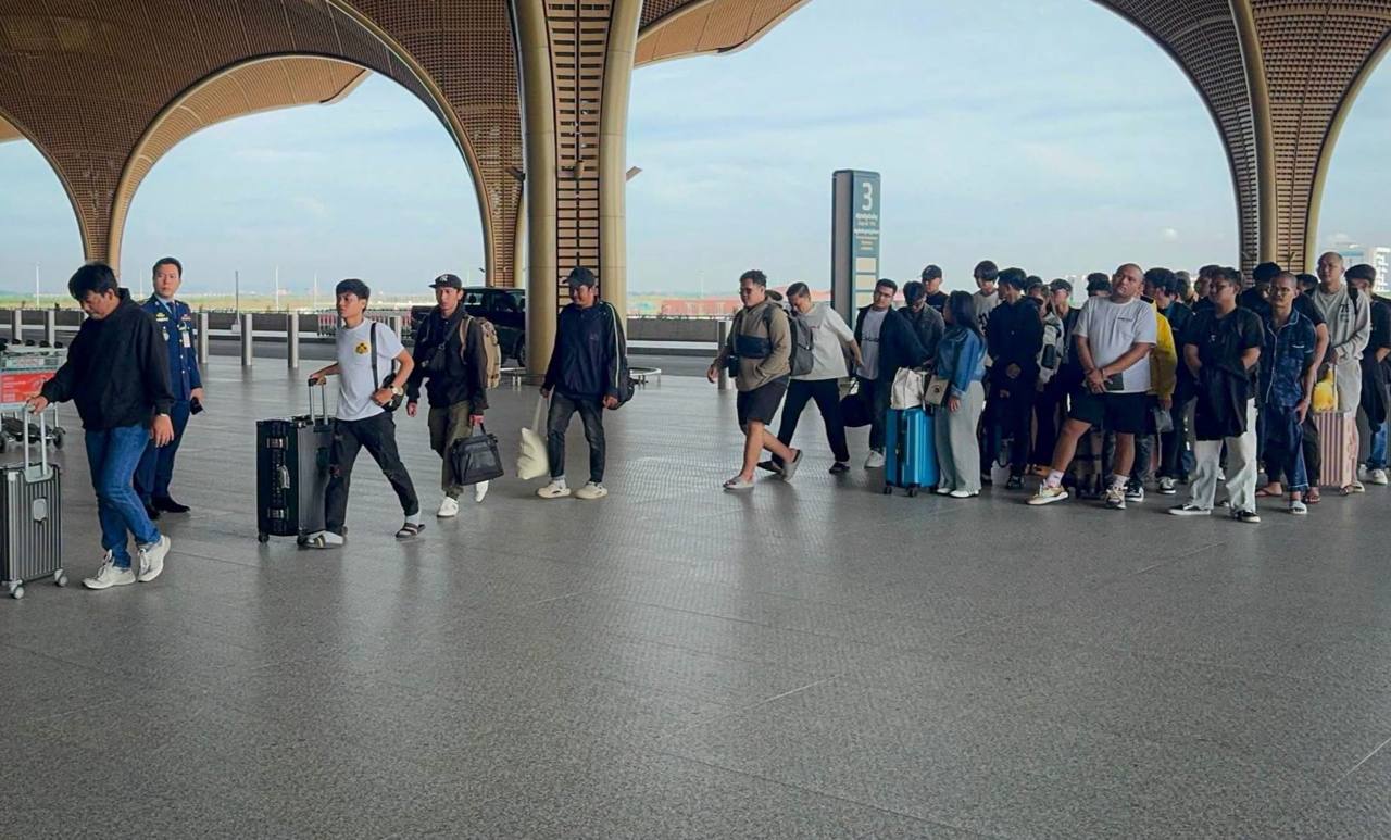 柬埔寨遣返72名印尼人，涉及网络诈骗、非法居留及非法工作！-manila58.com