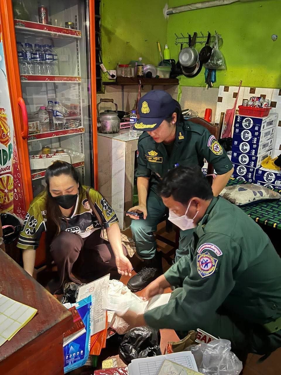 柬埔寨实居省警方突查KTV和旅馆，救出11名年轻女子，其中包-manila58.com