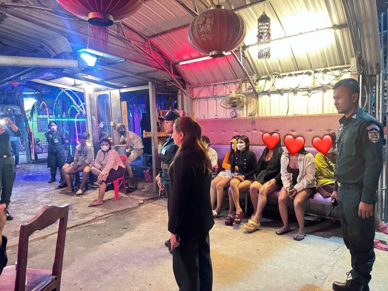 柬埔寨实居省警方突查KTV和旅馆，救出11名年轻女子，其中包-manila58.com